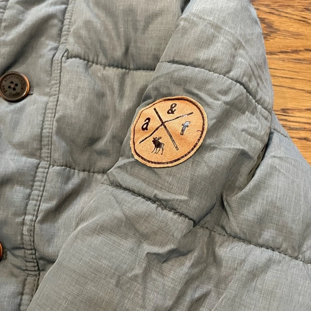 Abercrombie Kids Gray Hooded Puffer Jacket Size 9-10  Logo Patch Quilted Coat